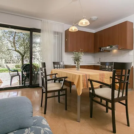 Luxurious In Croatia With Terrace Daire